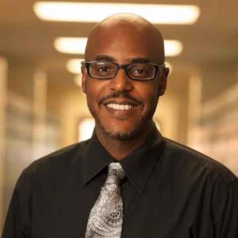 Profile headshot photo of Dinari Harris.