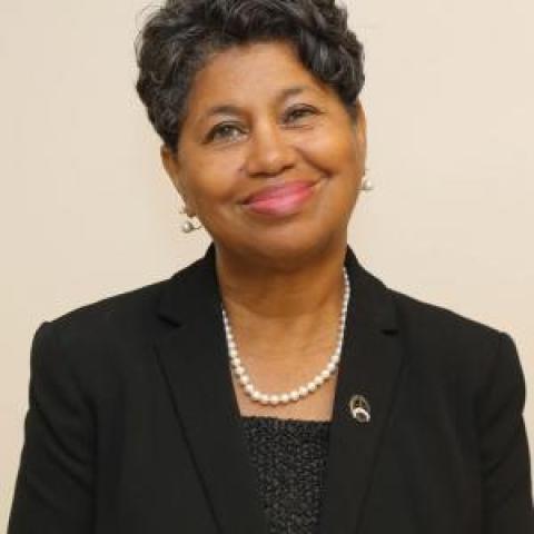 Profile headshot photo of Sandra Edmonds Crewe.