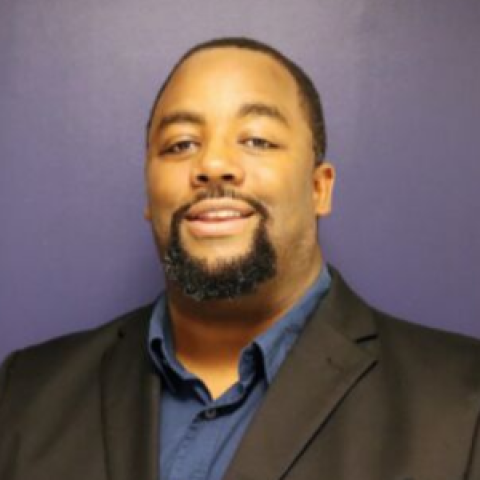 Profile headshot photo of Jason Perry.