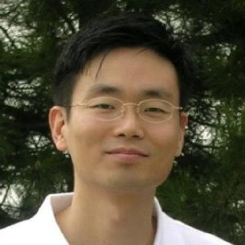 Profile headshot photo of Woojae Kim.