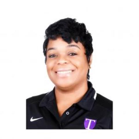 Profile headshot photo of Seanta Cleveland.