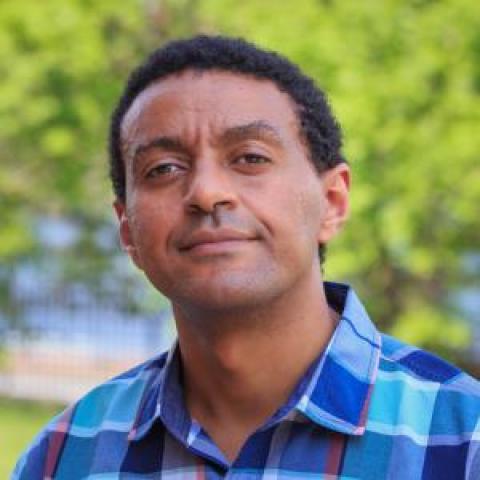 Profile headshot photo of Henok Mawi.