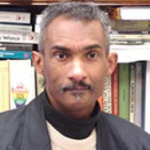 Profile headshot photo of Ronnie Manuel.