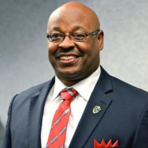 Profile headshot photo of Kelvin Washington.