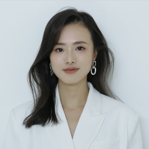 Profile headshot photo of Xinyue Lu, PhD.