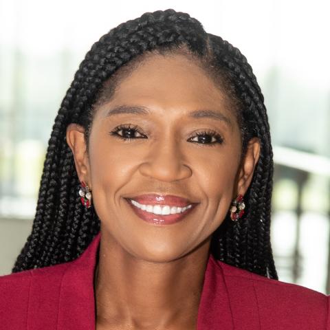 Profile headshot photo of Sheara Jennings.