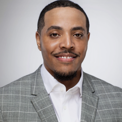 Profile headshot photo of Dominic Carter, Esq..