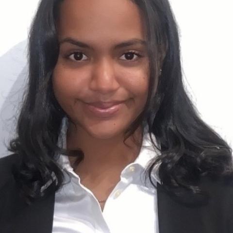 Profile headshot photo of Amanda Sawyer.