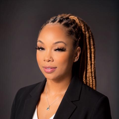 Profile headshot photo of Lauryn Thomas.