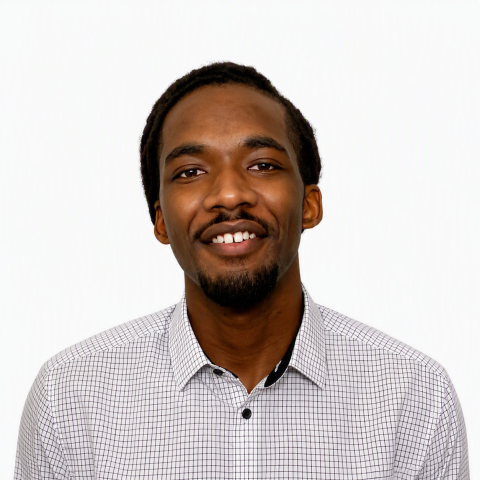 Profile headshot photo of Manoah Farmer.